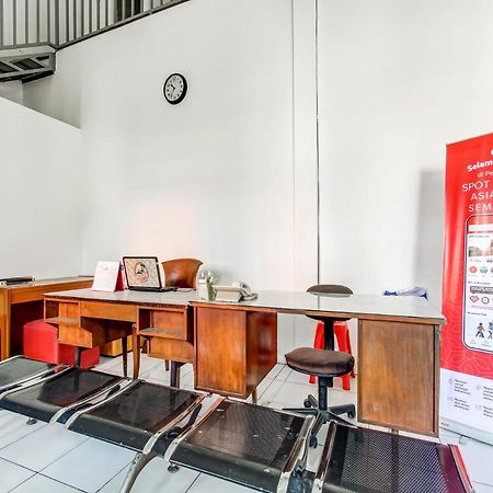 Oyo Life 91374 Asia Stay Semarang Syariah Eksteriør billede