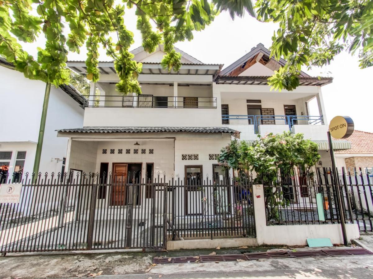 Oyo Life 91374 Asia Stay Semarang Syariah Eksteriør billede